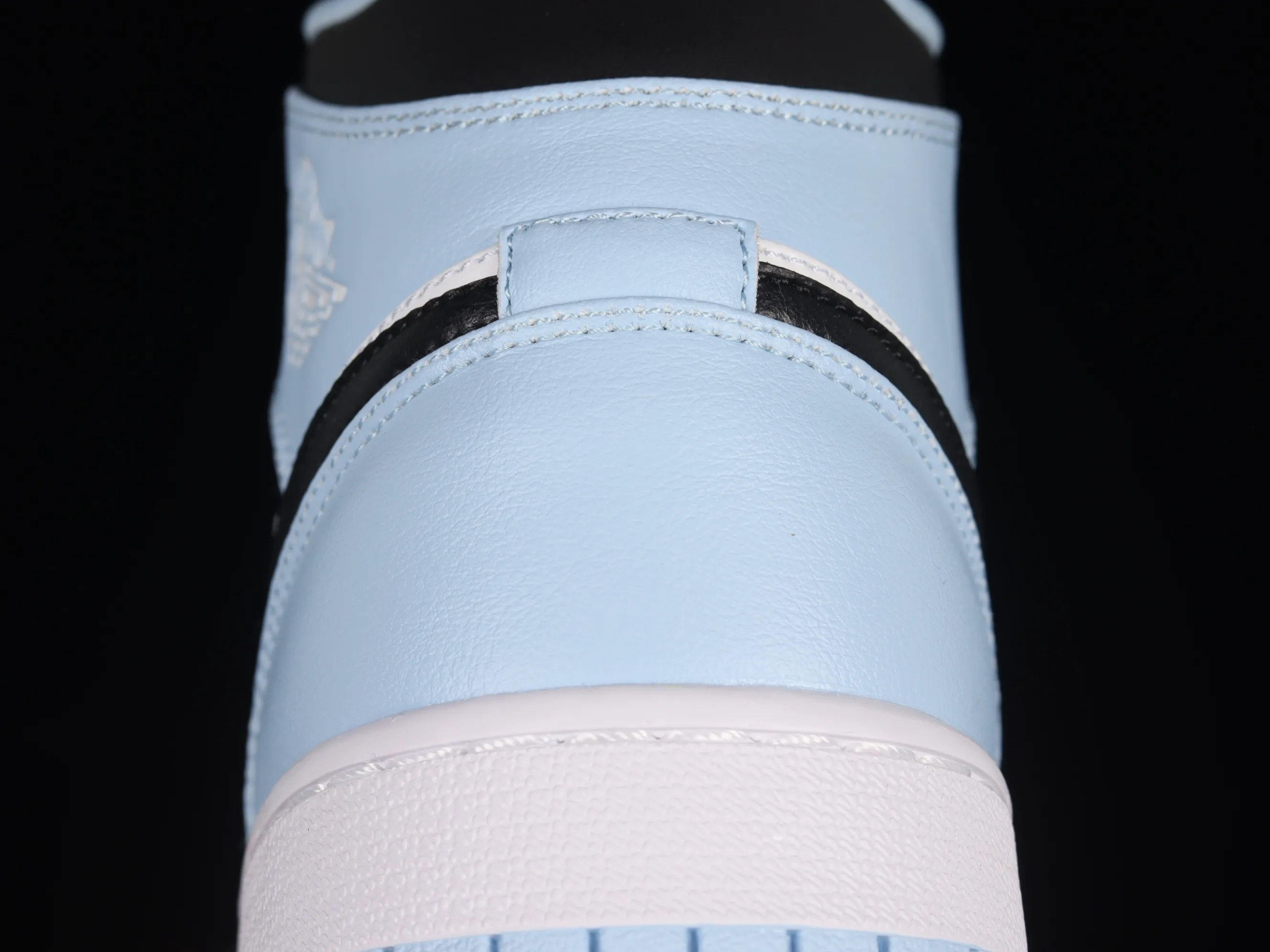 All Categories Air Jordan Jordan Series Basketball Shoes Air Jordan 1 Mid Air Jordan 1 Mid "University Blue" AJ1 Joe 1 Fresh Blue China Basketball Shoes 555112-401